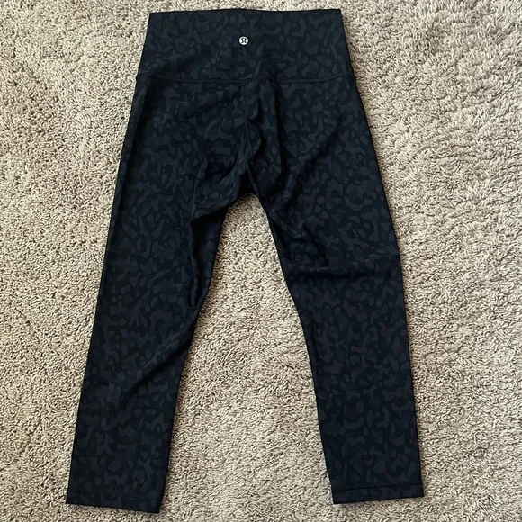 Lululemon High Rise Cropped Align Leggings w/ Cheetah Print Size 6 - Picture 2 of 5